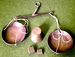 BALANZA ANTIGUA DE PRECISIÓN